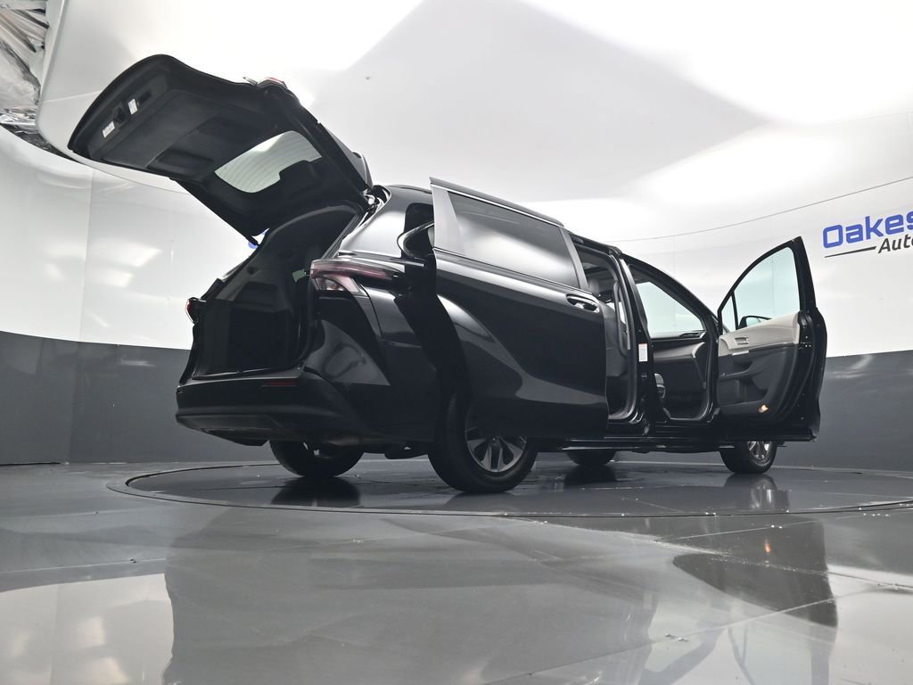 Used 2024 Toyota Sienna XLE image 62