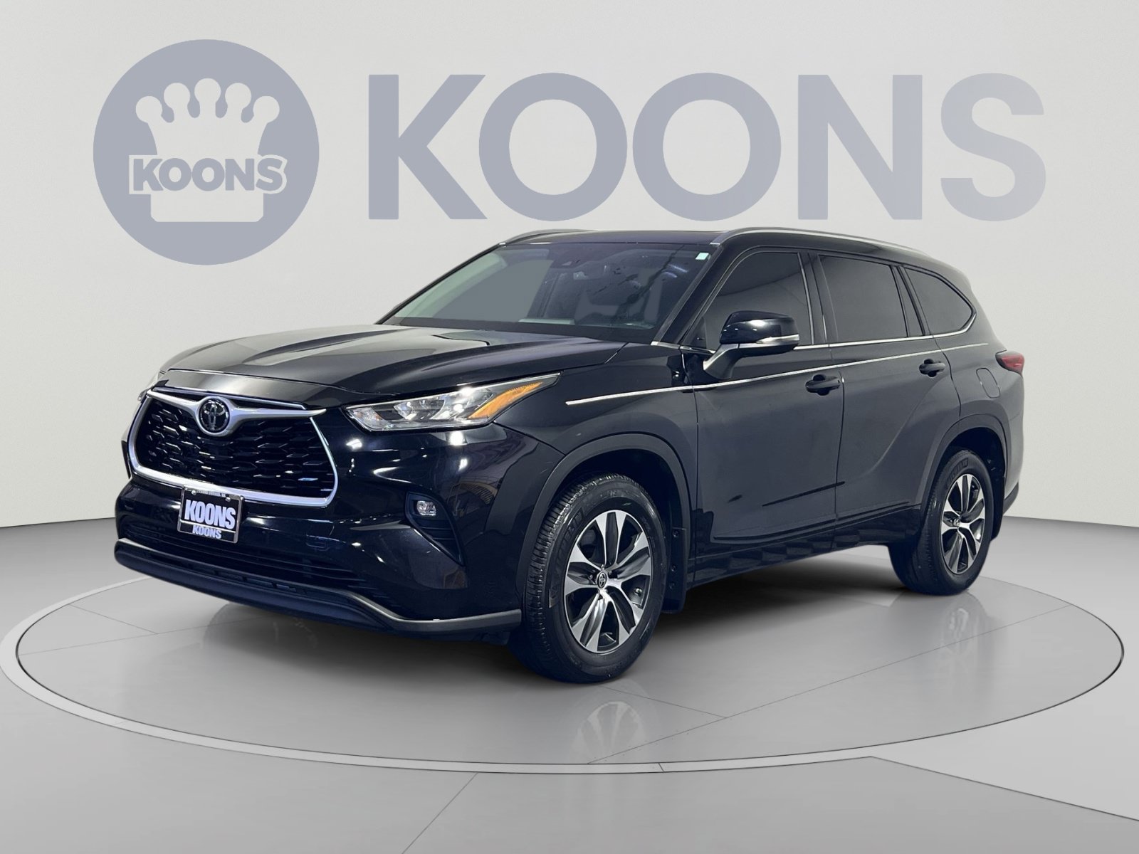 Used 2020 Toyota Highlander XLE AWD/4WD image 1
