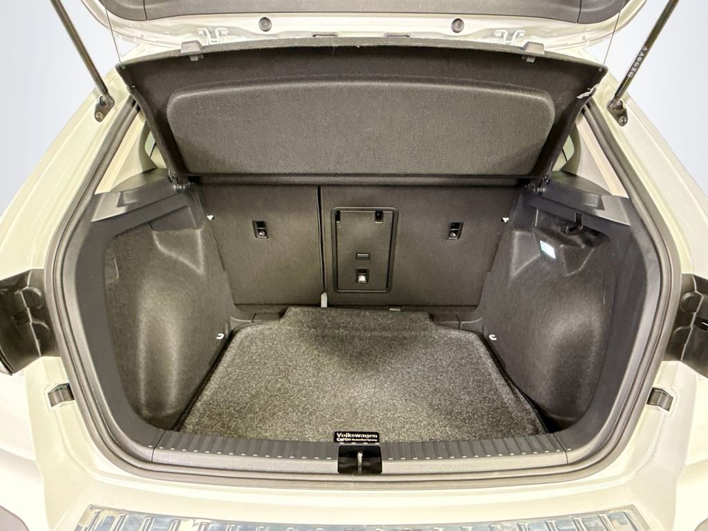 Used 2025 Volkswagen Taos SE w/ Panoramic Sunroof Package image 26