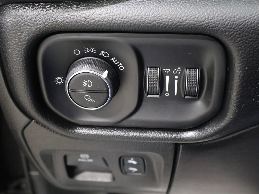 Used 2019 RAM 1500 Laramie image 31