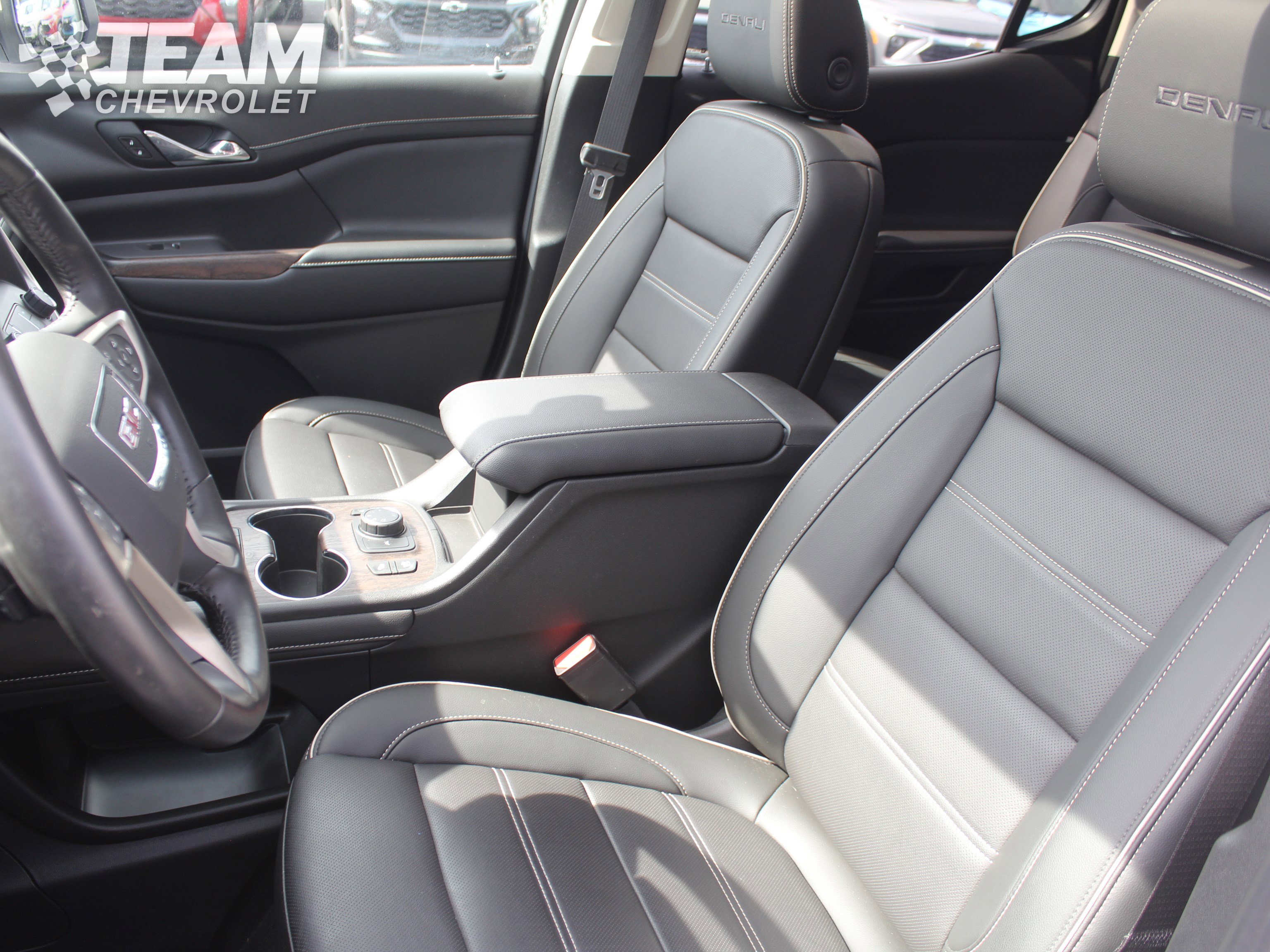 Used 2021 GMC Acadia Denali w/ Denali Ultimate Package AWD/4WD image 12
