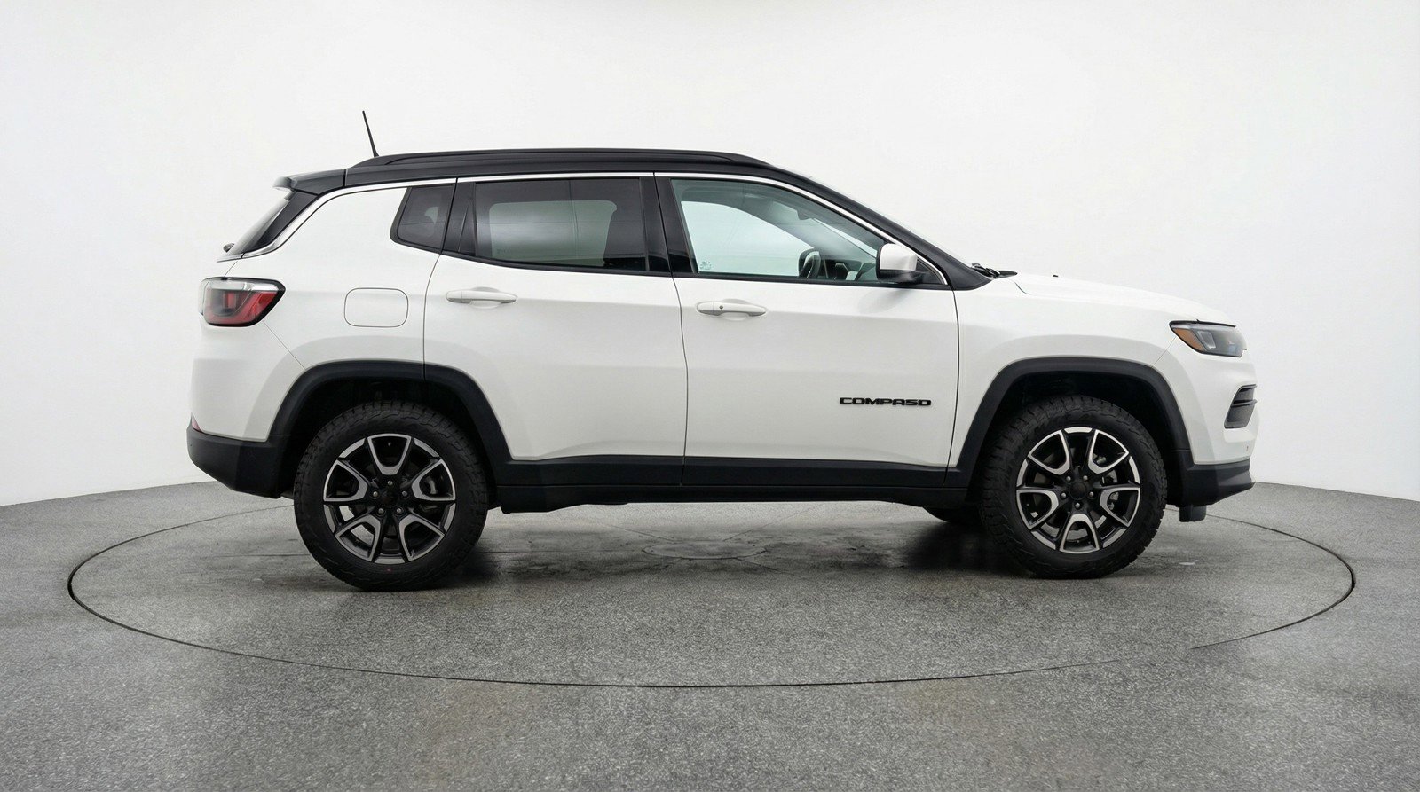 Used 2025 Jeep Compass Trailhawk image 11