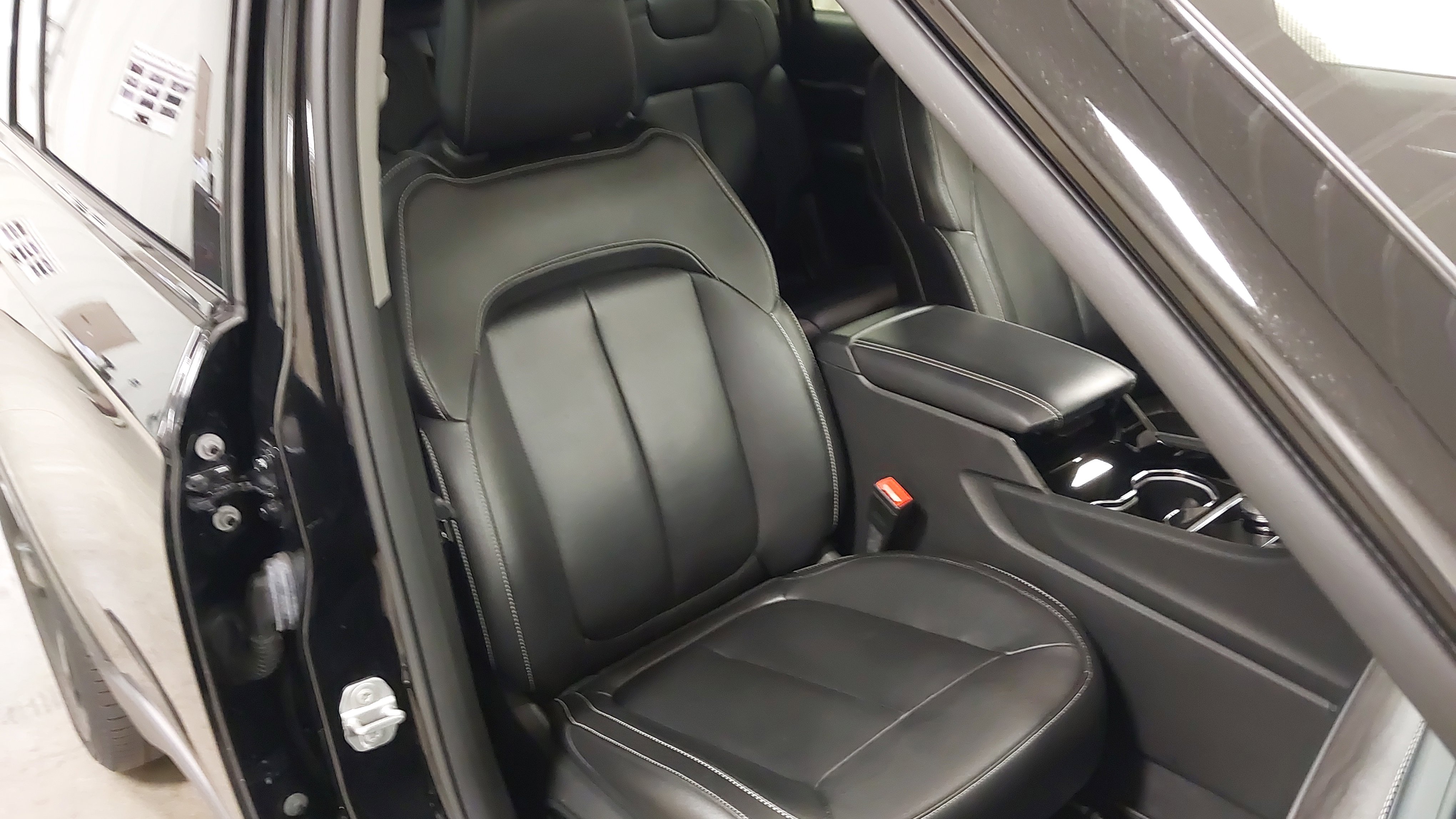 Used 2022 Jeep Grand Cherokee L Limited w/ Black Appearance Package AWD/4WD image 27