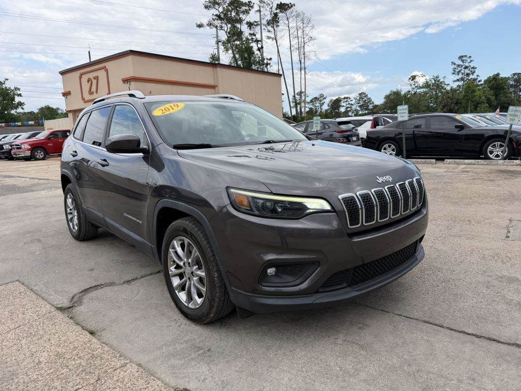 Used 2019 Jeep Cherokee Latitude Plus w/ Comfort/Convenience Group FWD image 3