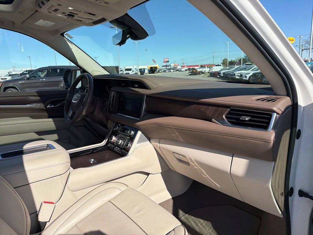 Used 2021 GMC Yukon Denali w/ Denali Premium Package image 23
