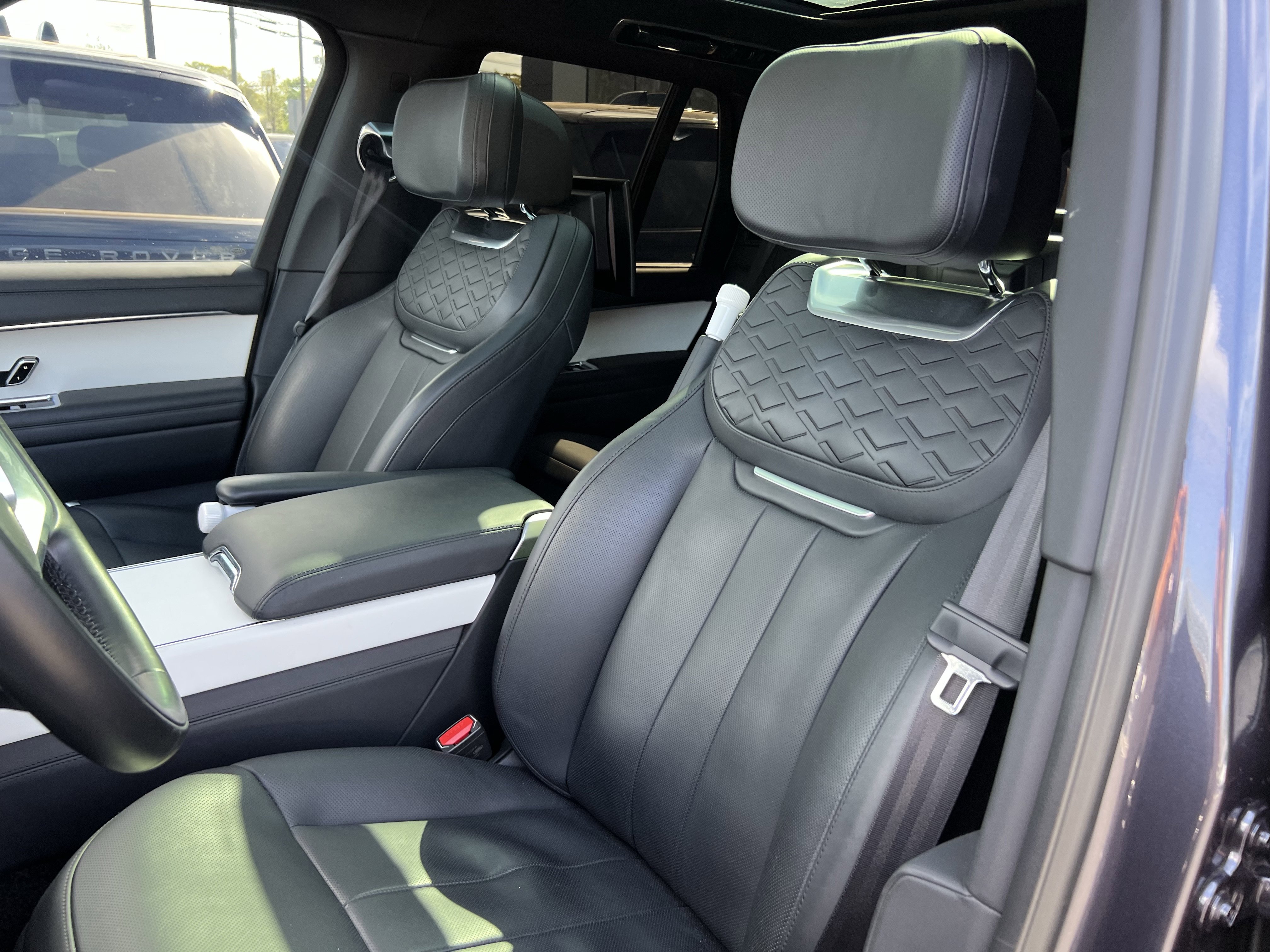 Certified 2023 Land Rover Range Rover SV image 15