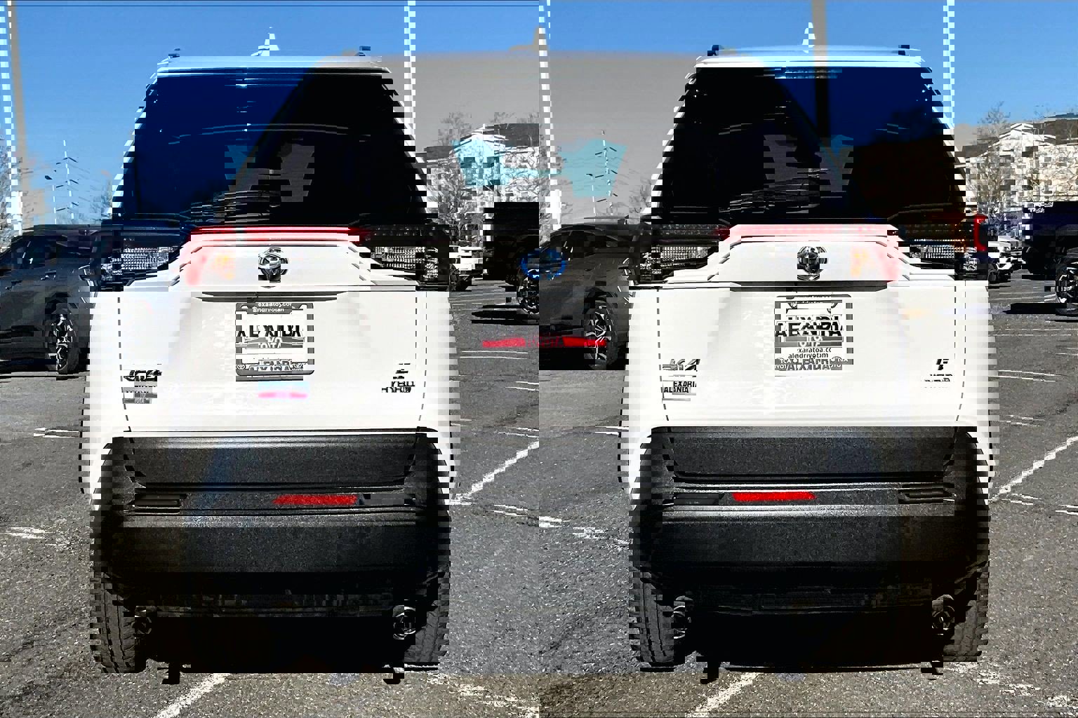 Used 2022 Toyota RAV4 LE image 4