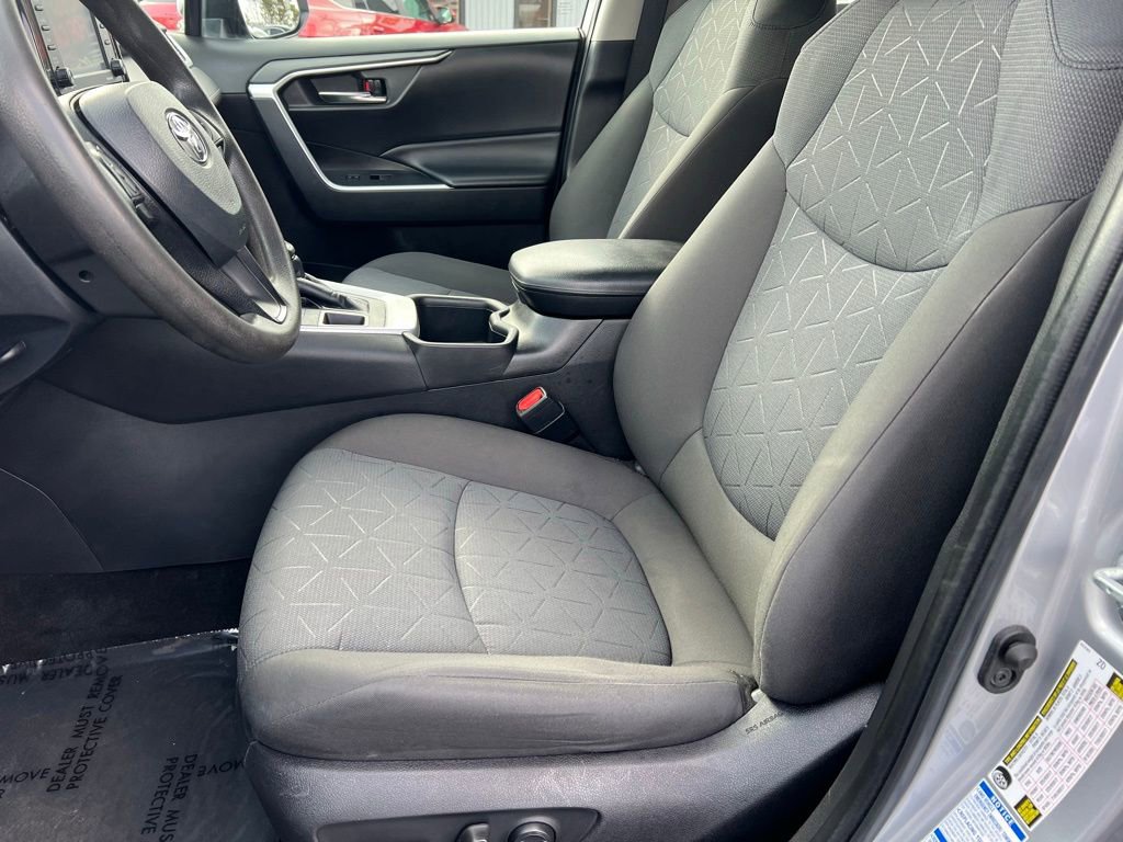 Used 2022 Toyota RAV4 XLE image 12