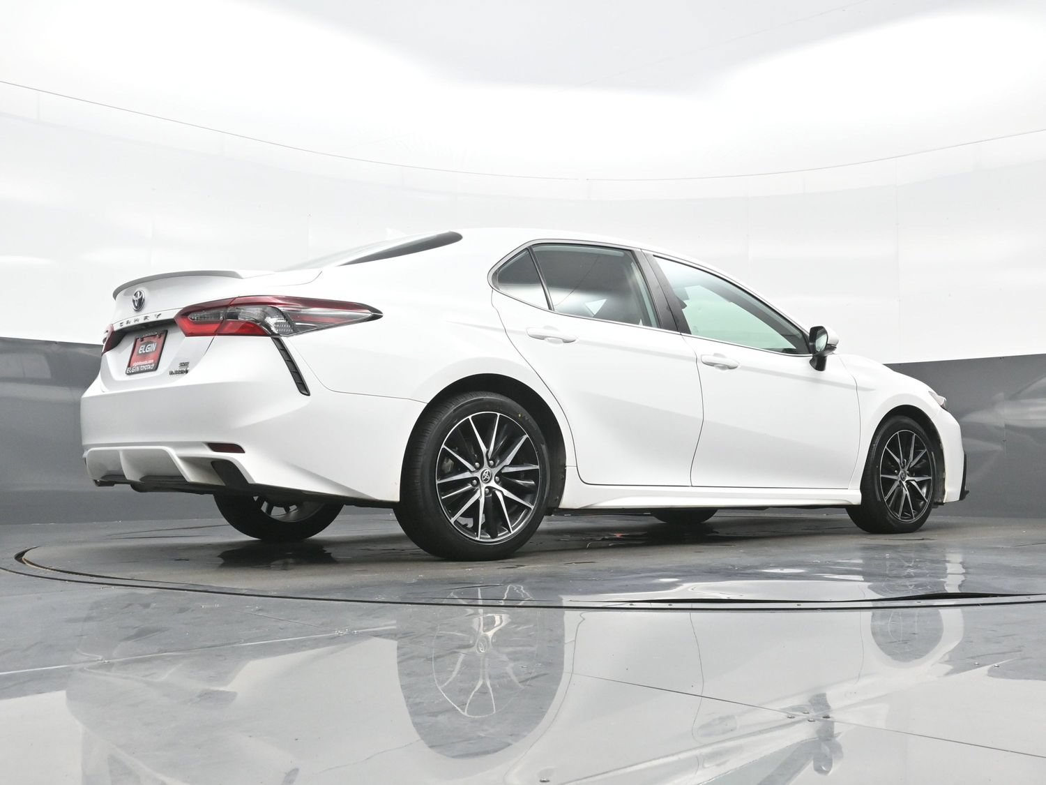 Used 2022 Toyota Camry SE FWD image 32
