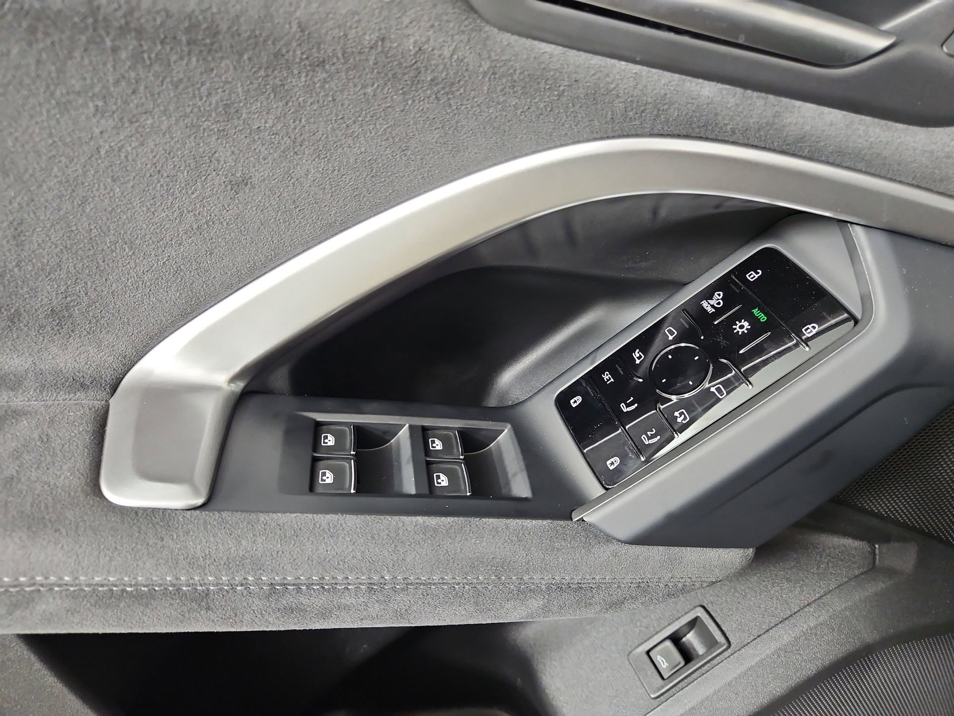 New 2026 Audi SQ5 Premium Plus image 19