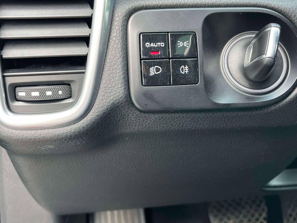 Used 2019 Porsche Cayenne image 30
