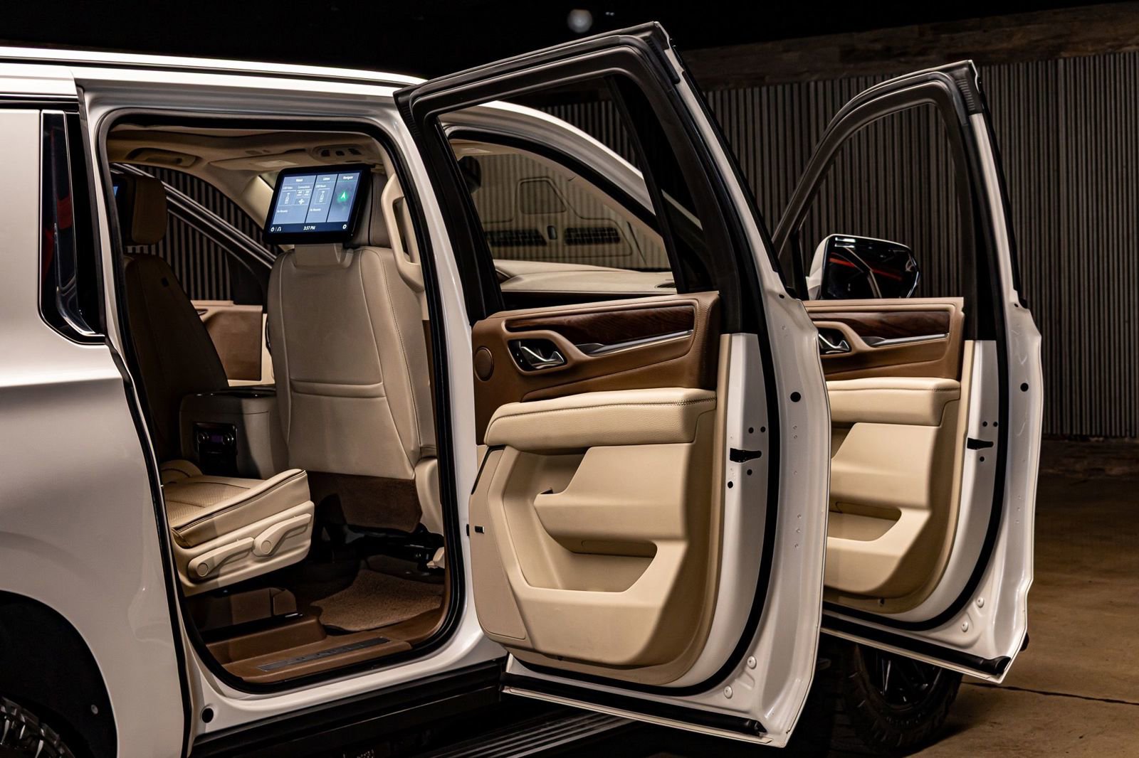 Used 2021 GMC Yukon XL Denali w/ Denali Ultimate Package image 30