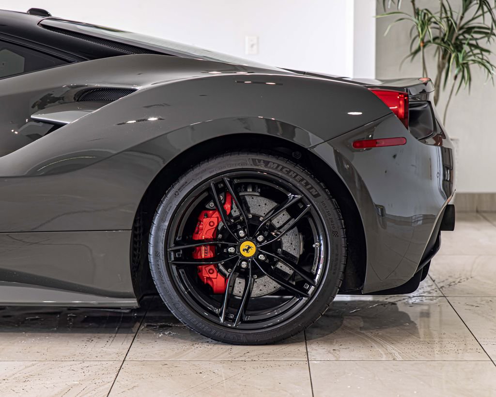 Used 2018 Ferrari 488 GTB RWD image 9