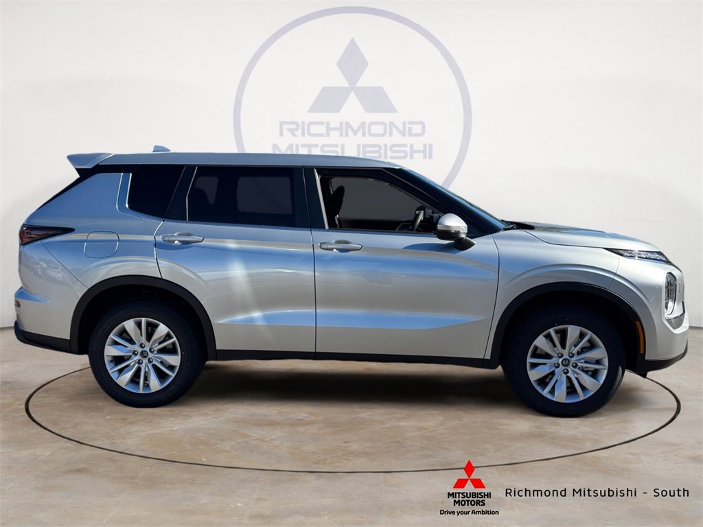 New 2025 Mitsubishi Outlander ES image 2