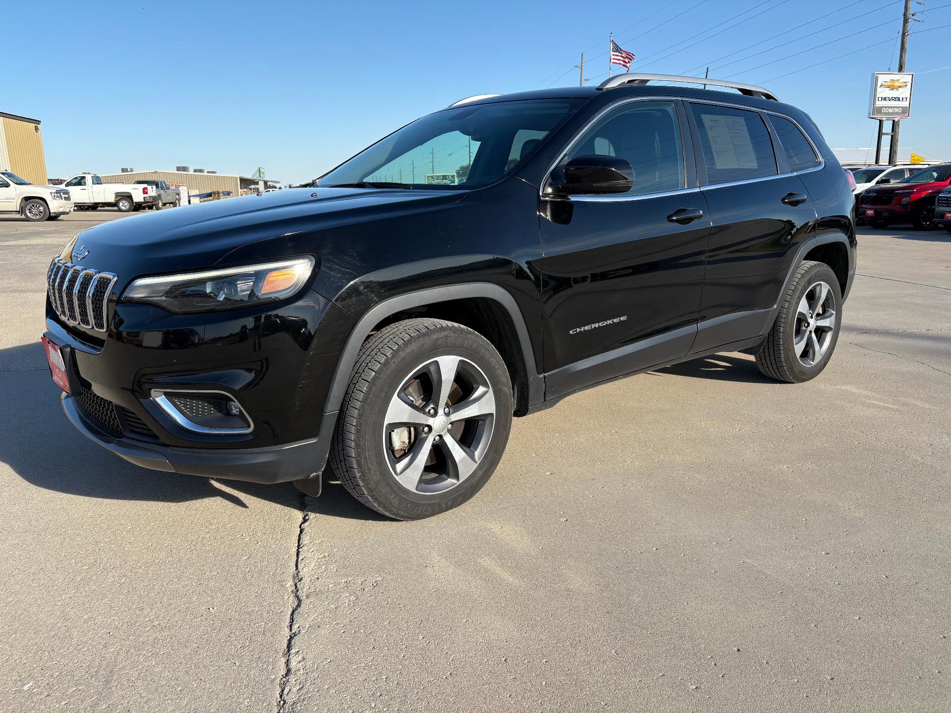 Used 2019 Jeep Cherokee Limited w/ Luxury Group image 2