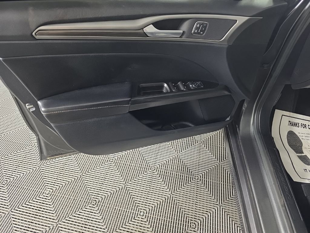 Used 2019 Ford Fusion SEL image 12