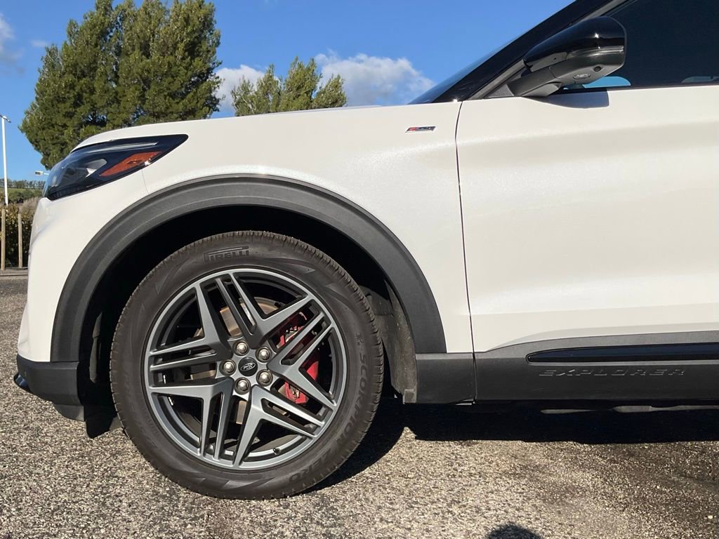 Certified 2025 Ford Explorer ST-Line w/ Premium Package image 10