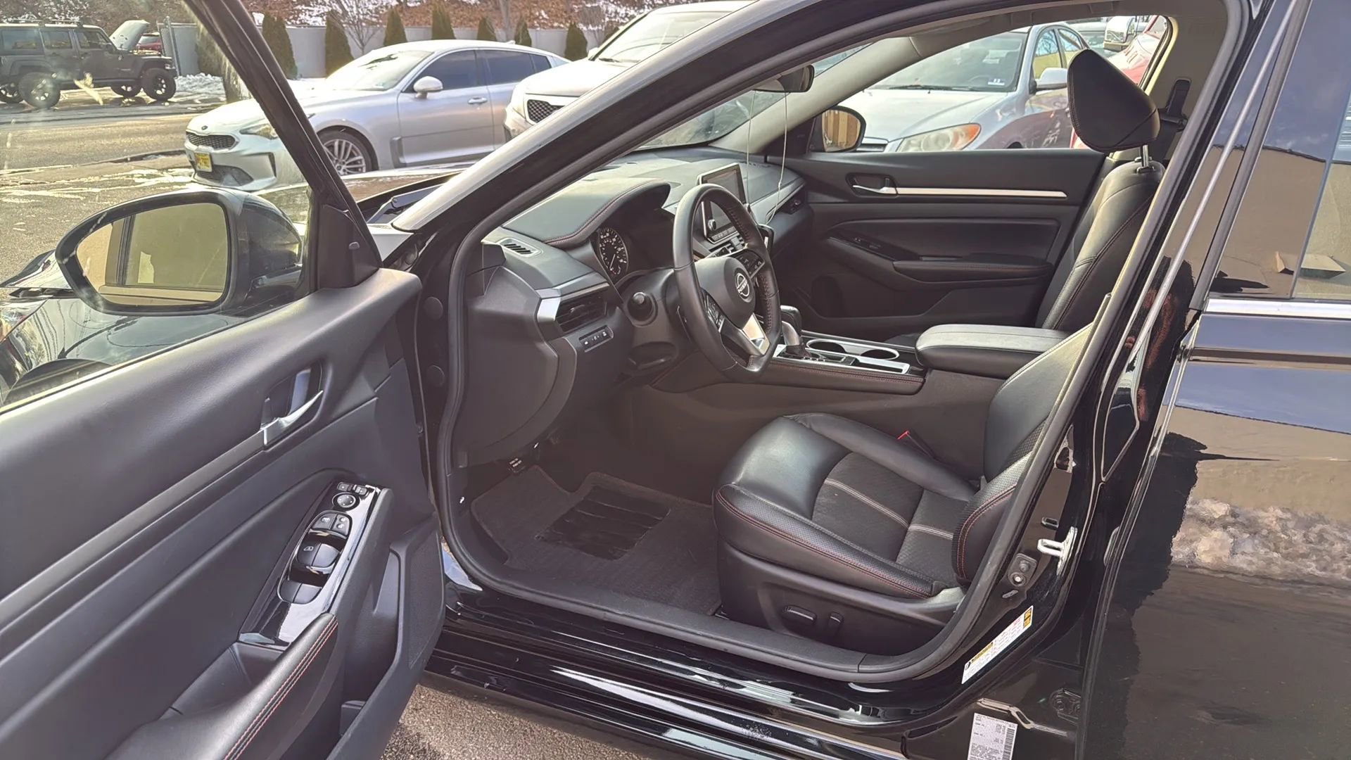 Used 2025 Nissan Altima 2.5 SR image 23