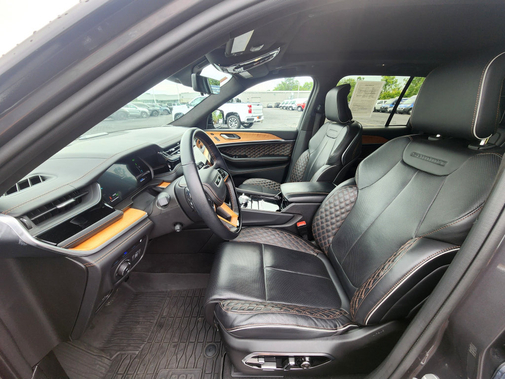 Used 2022 Jeep Grand Cherokee Summit AWD/4WD image 25