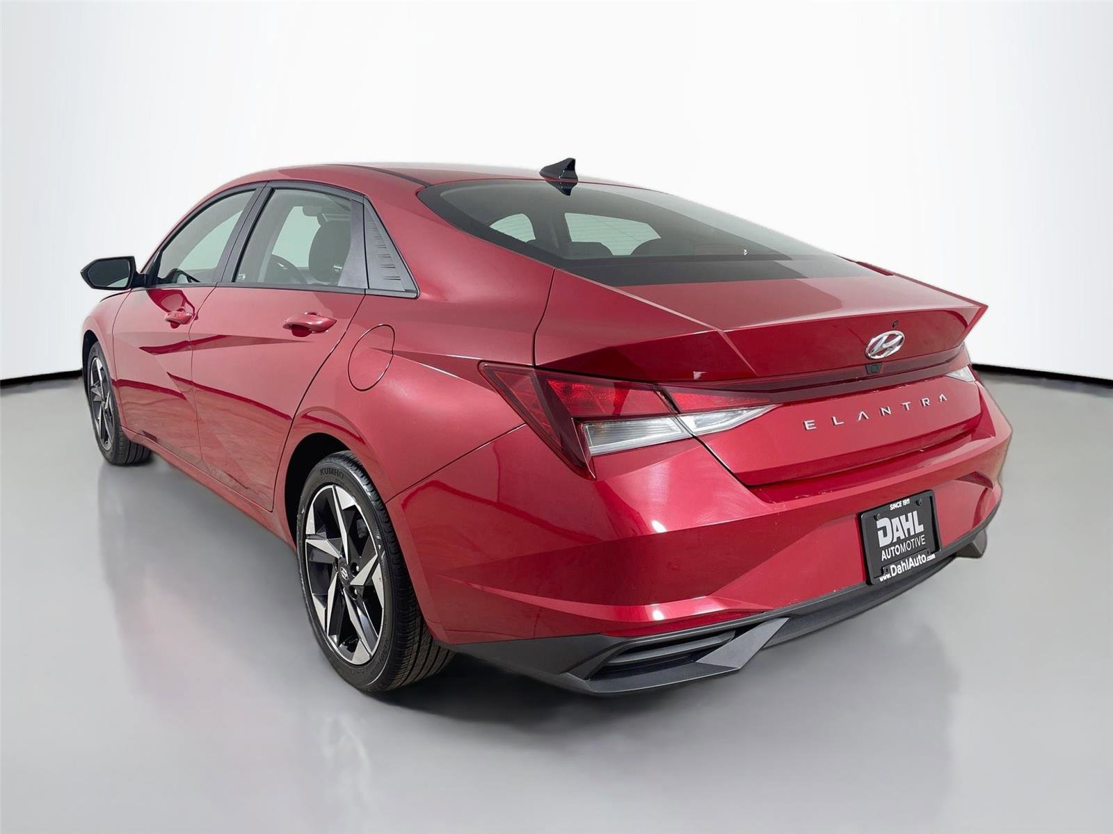 Used 2023 Hyundai Elantra SEL w/ Convenience Package FWD image 10