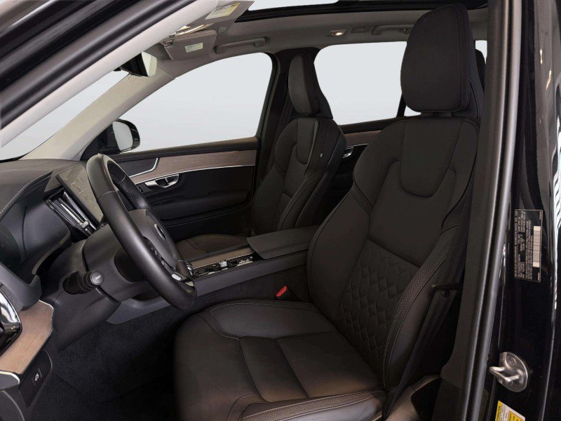Used 2025 Volvo XC90 B6 Plus AWD/4WD image 30