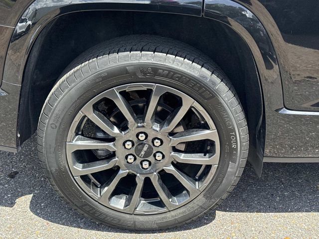Used 2023 GMC Acadia Denali w/ Black Diamond Edition FWD image 5