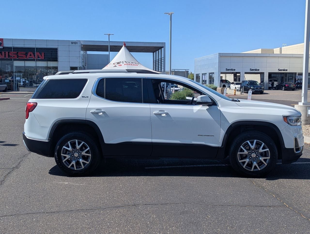 Used 2023 GMC Acadia SLT FWD image 7
