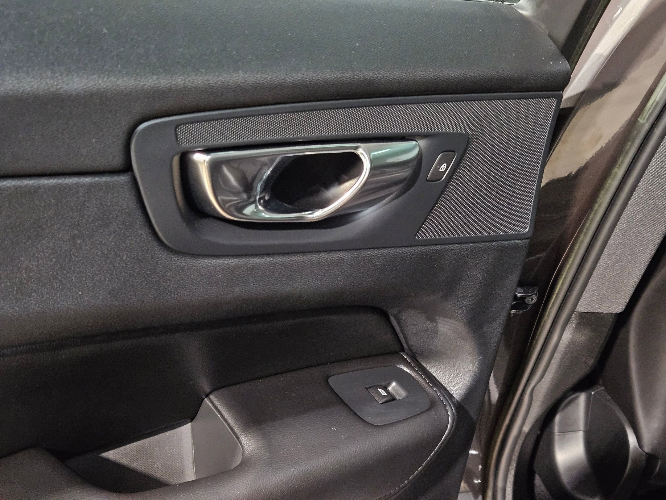 Used 2023 Volvo XC60 B5 Core image 35