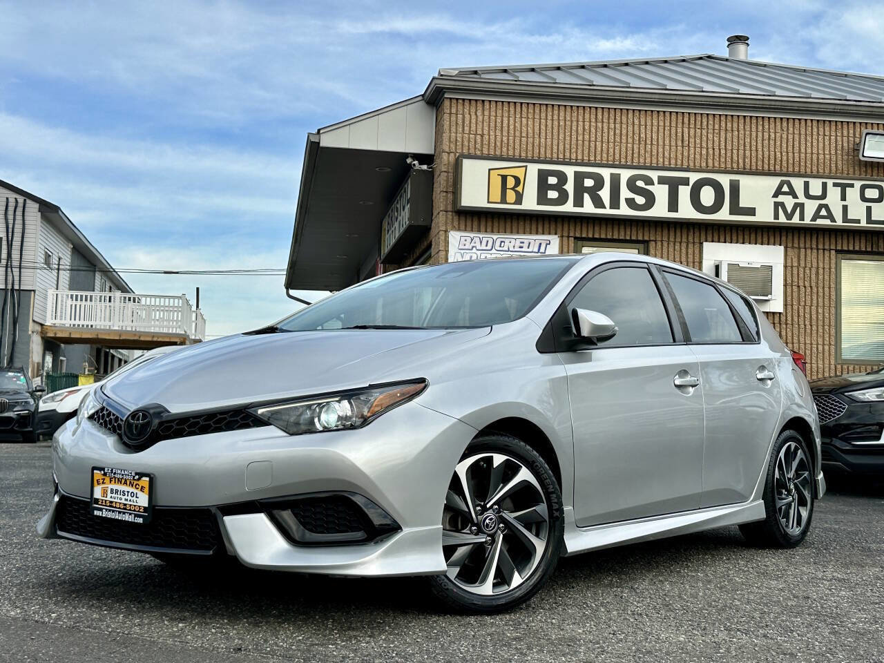 Used 2018 Toyota Corolla iM FWD image 2