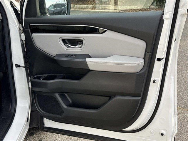 Used 2025 Honda Pilot Touring image 8