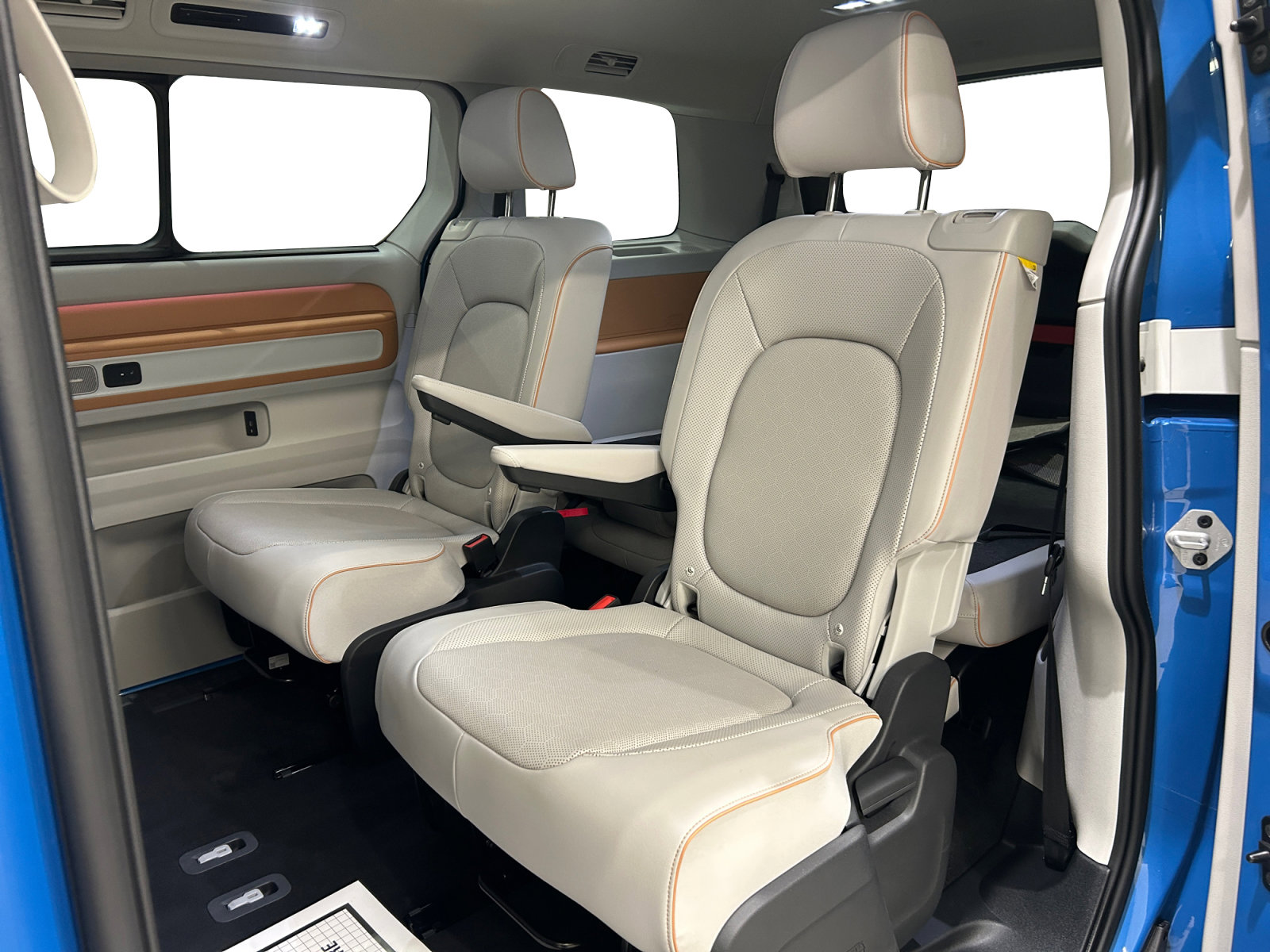 Used 2025 Volkswagen ID. Buzz 1st Edition image 5