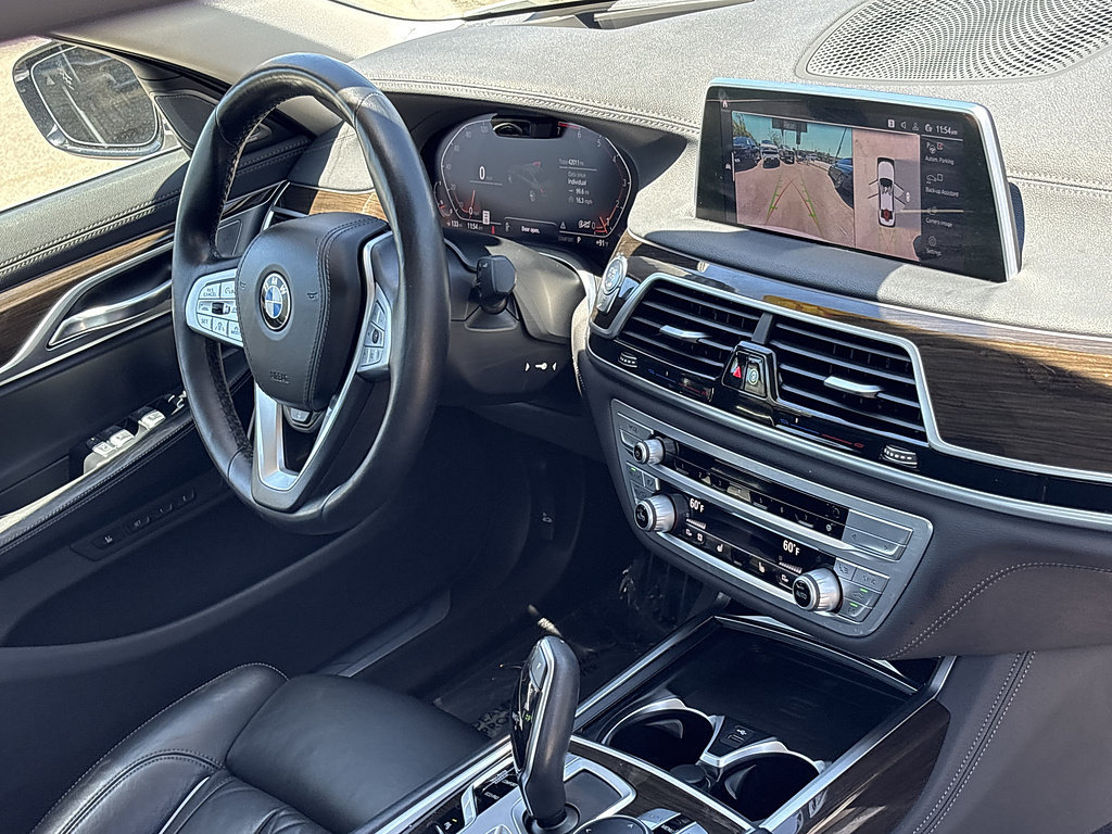 Used 2022 BMW 750i xDrive AWD/4WD image 27