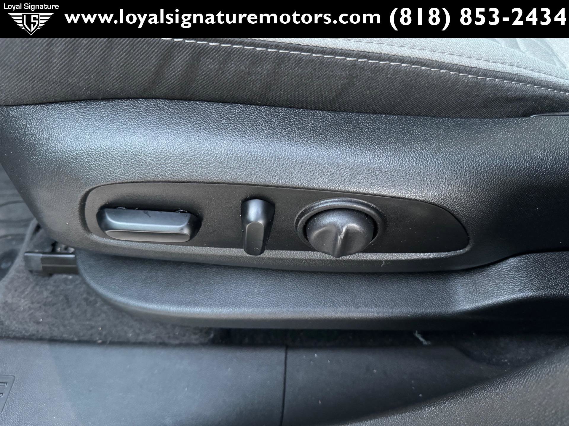 Used 2020 Chevrolet Equinox LS w/ LS Convenience Package image 18