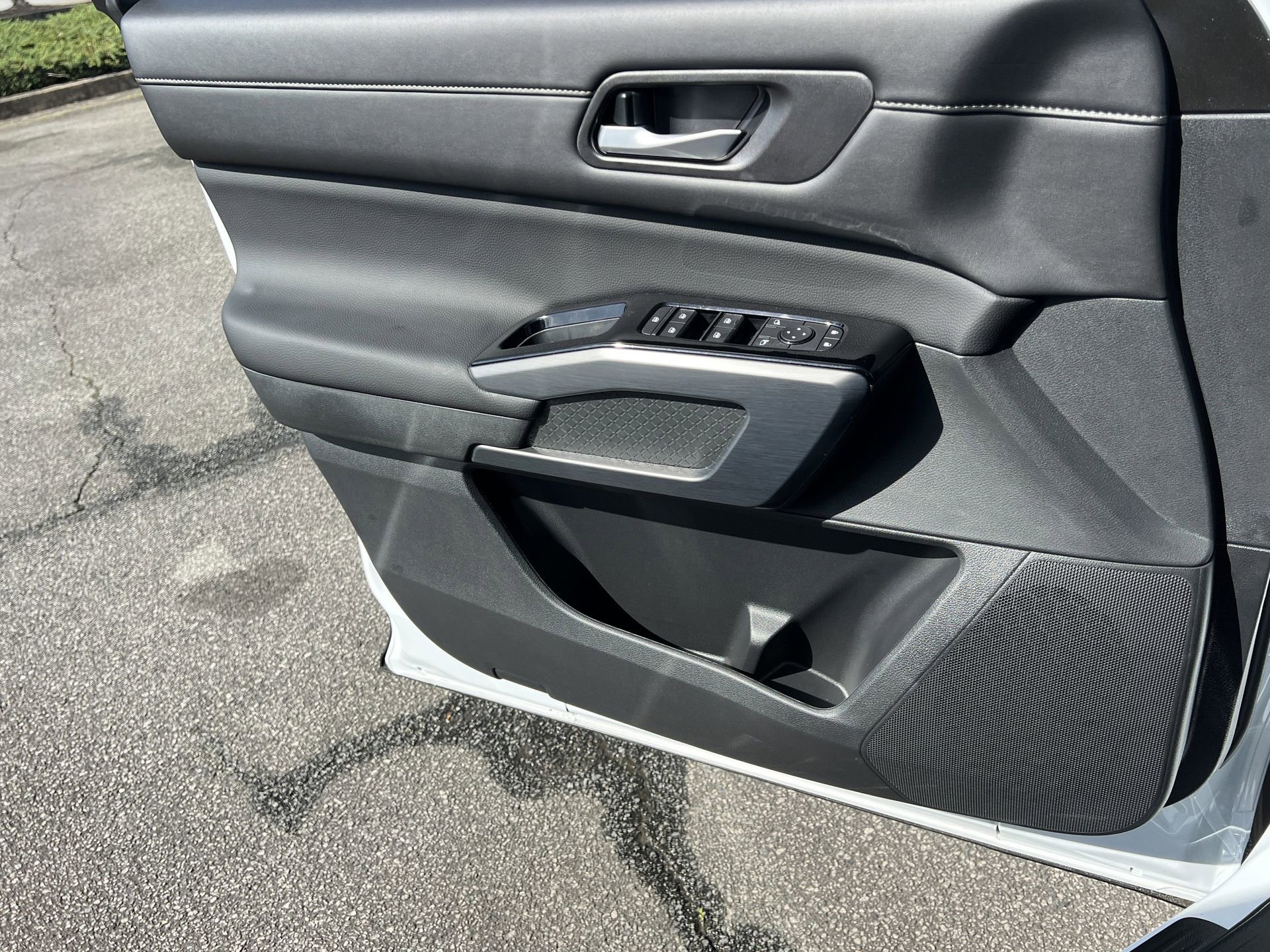 New 2026 Nissan Pathfinder SL image 14