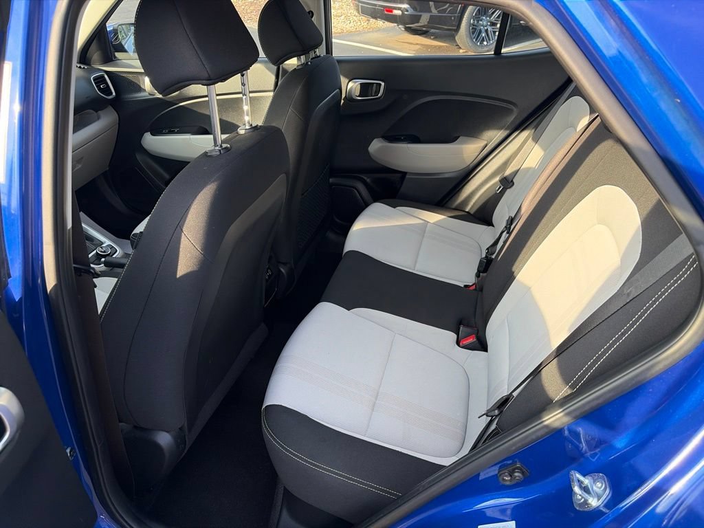 Used 2025 Hyundai Venue SEL FWD image 17