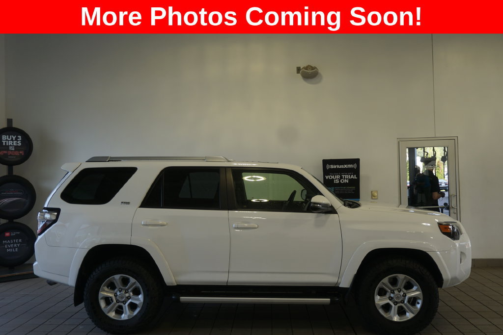 Used 2017 Toyota 4Runner SR5 Premium AWD/4WD image 2