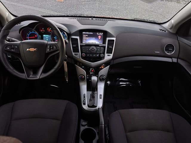 Used 2015 Chevrolet Cruze LT image 2
