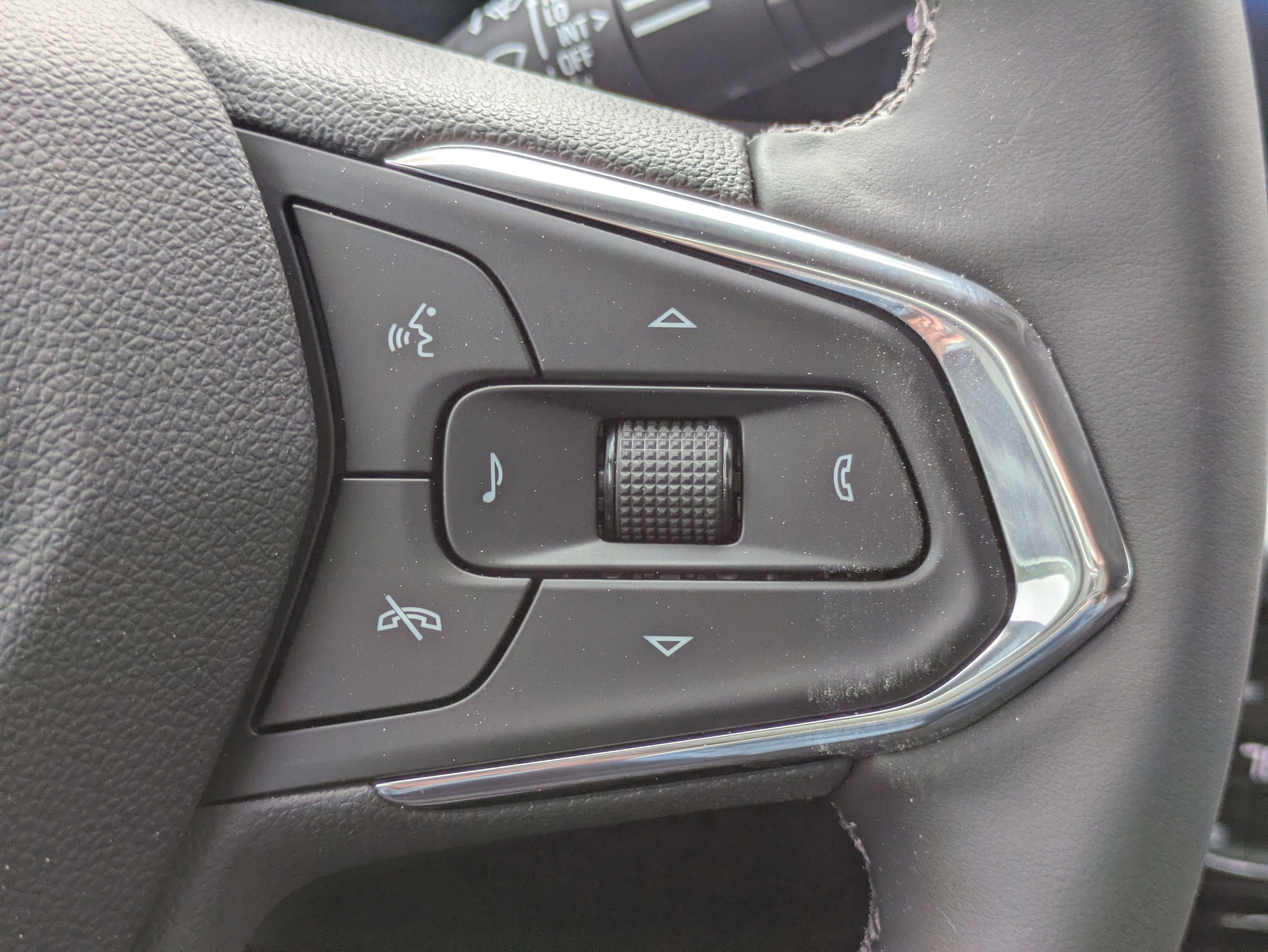 New 2025 Chevrolet Trax LT w/ Driver Confidence Package FWD image 15