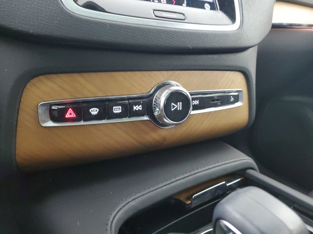 Certified 2023 Volvo XC90 B5 Plus w/ Protection Package Premier AWD/4WD image 31