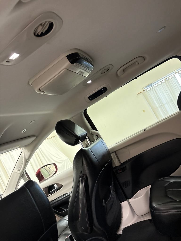Used 2019 Chrysler Pacifica Touring-L FWD image 21