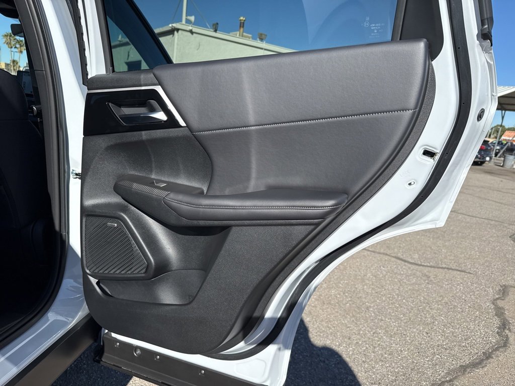 New 2025 Mitsubishi Outlander SE image 30