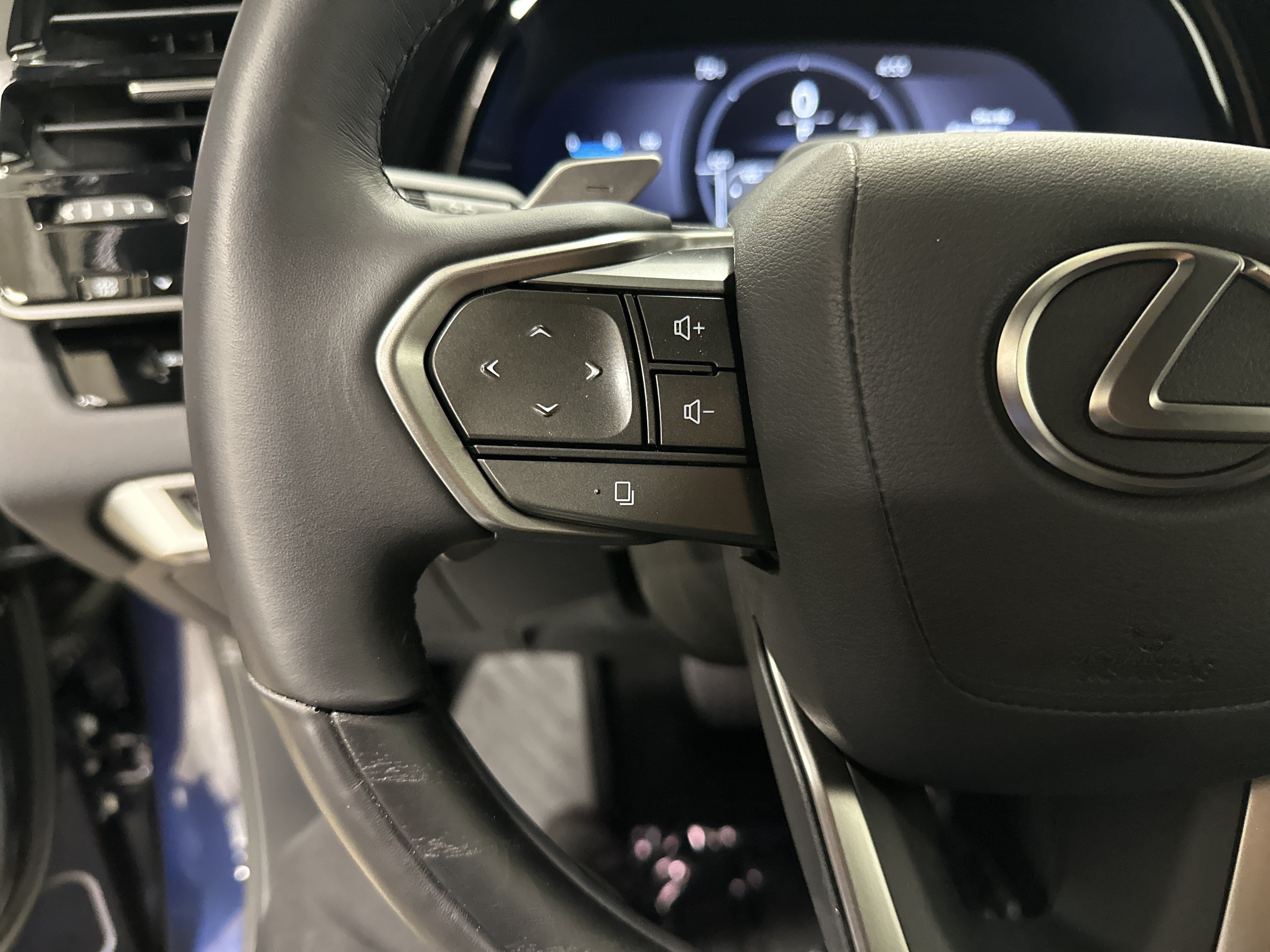Certified 2025 Lexus RX 450h AWD w/ Convenience Package image 19