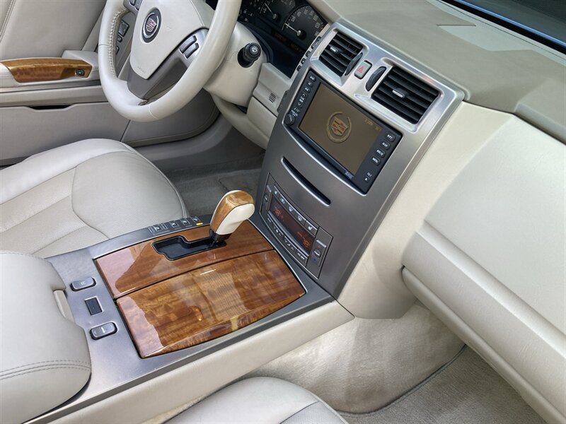 Used 2005 Cadillac XLR RWD image 28