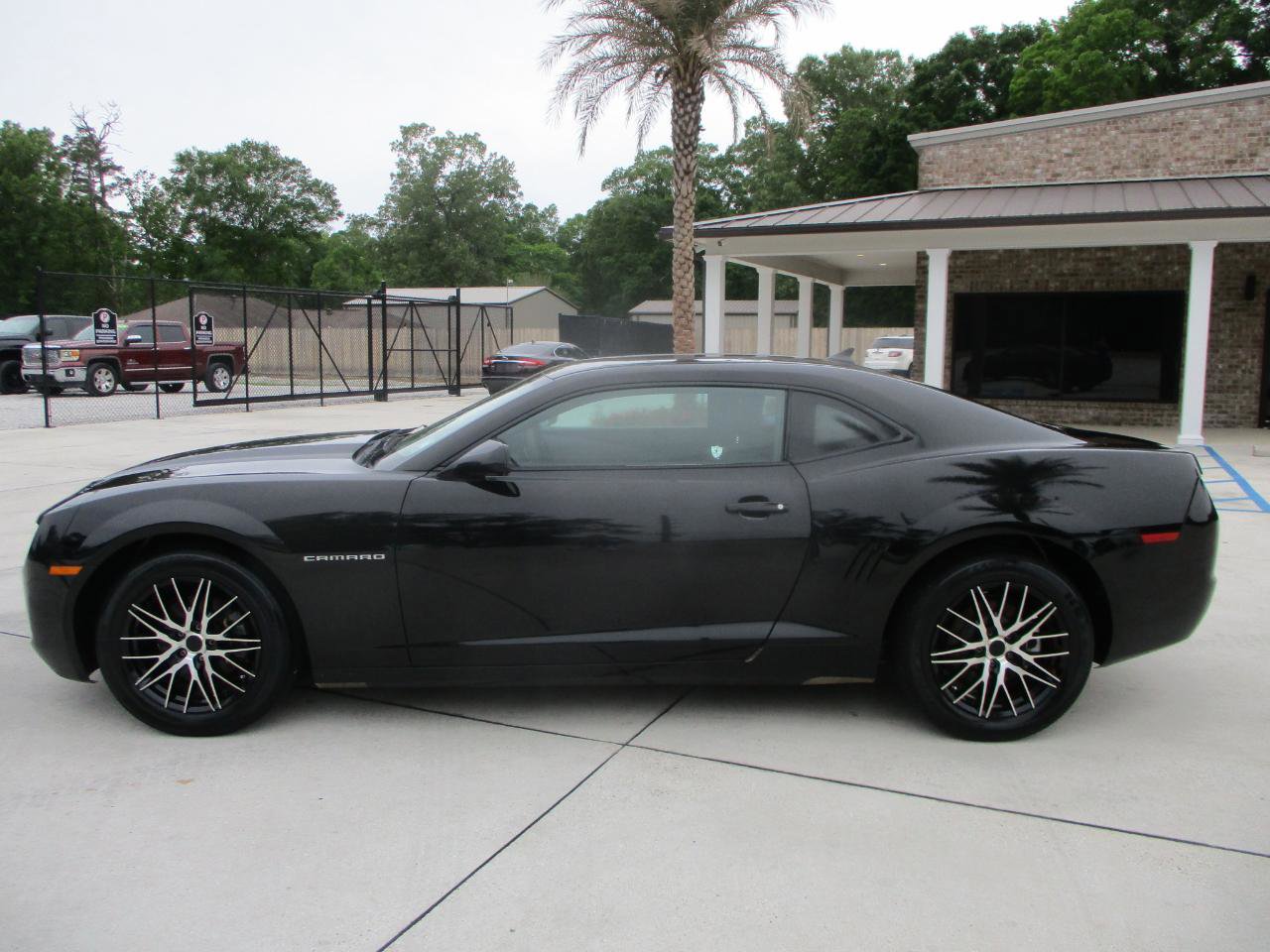 Used 2010 Chevrolet Camaro LS image 2