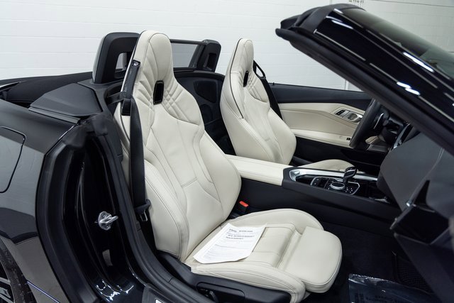 Used 2024 BMW Z4 M40i w/ Premium Package image 22