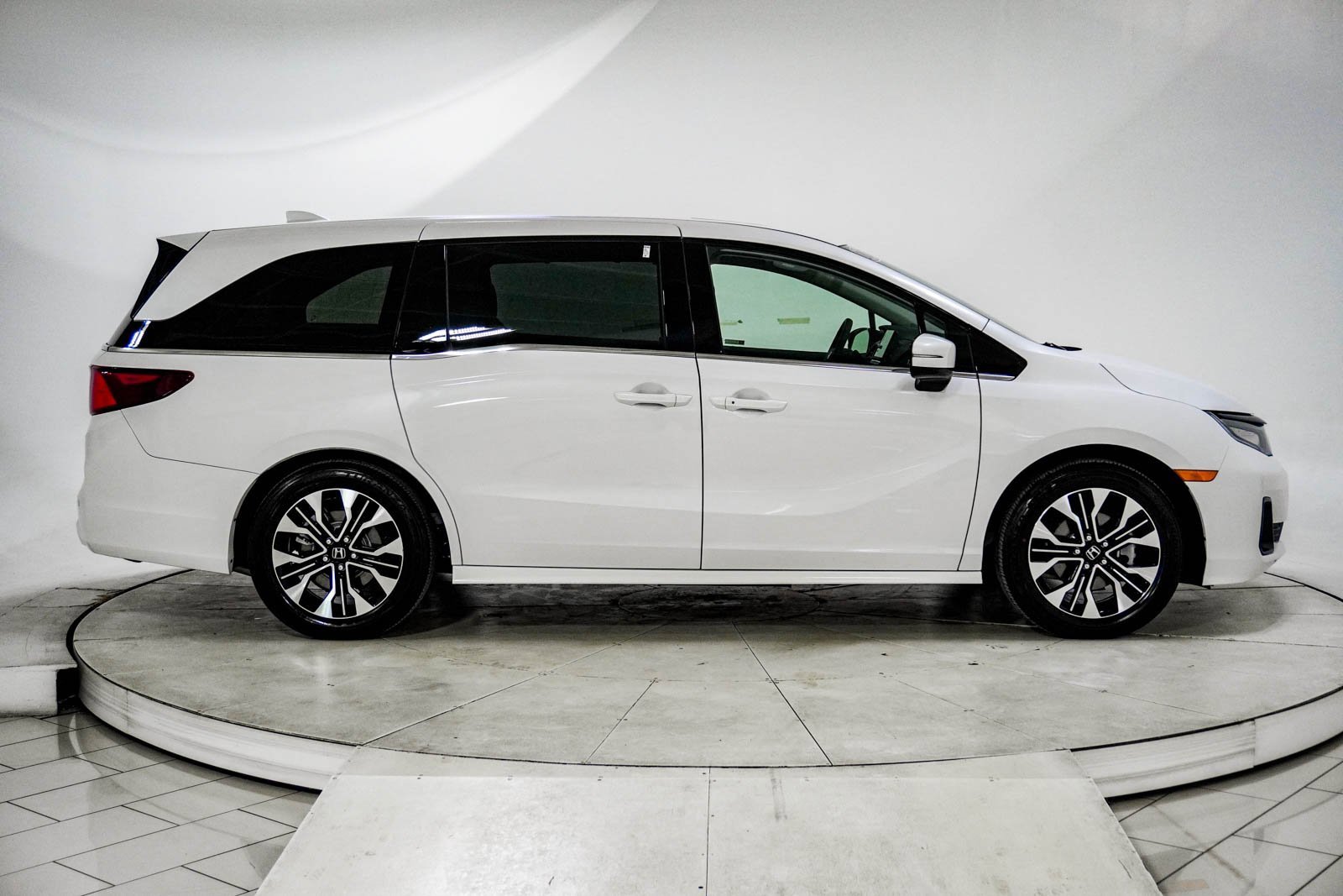 Certified 2026 Honda Odyssey Elite image 13