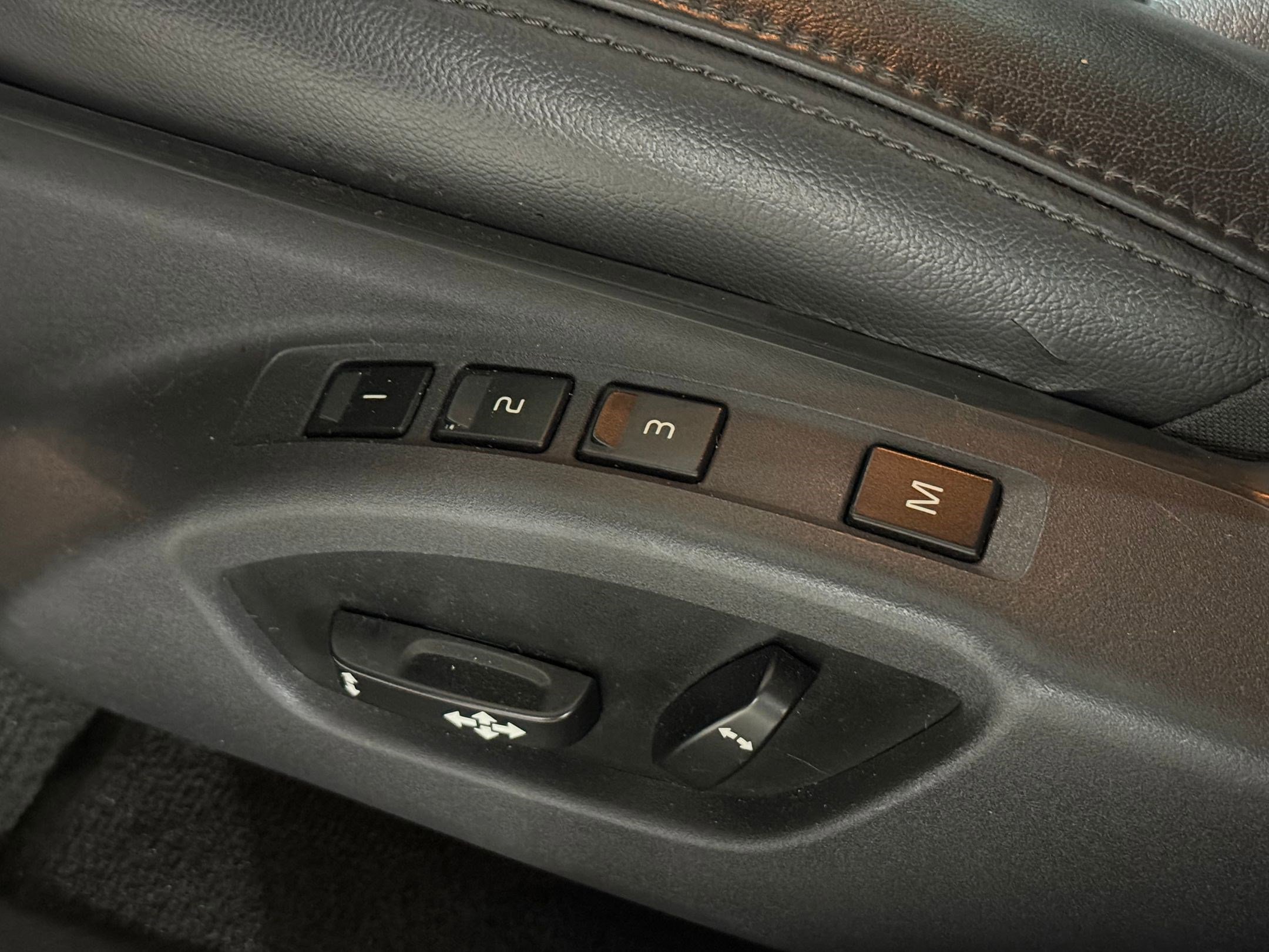 Used 2015 Volvo XC60 T5 Premier image 14