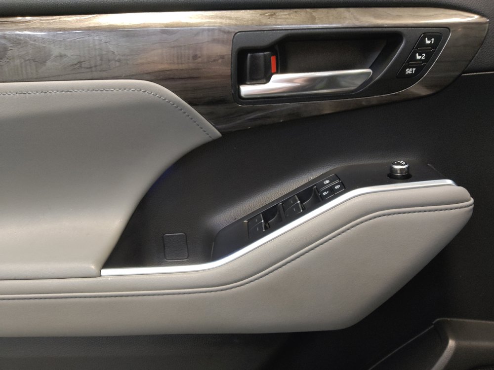 Used 2020 Toyota Highlander Platinum AWD/4WD image 27
