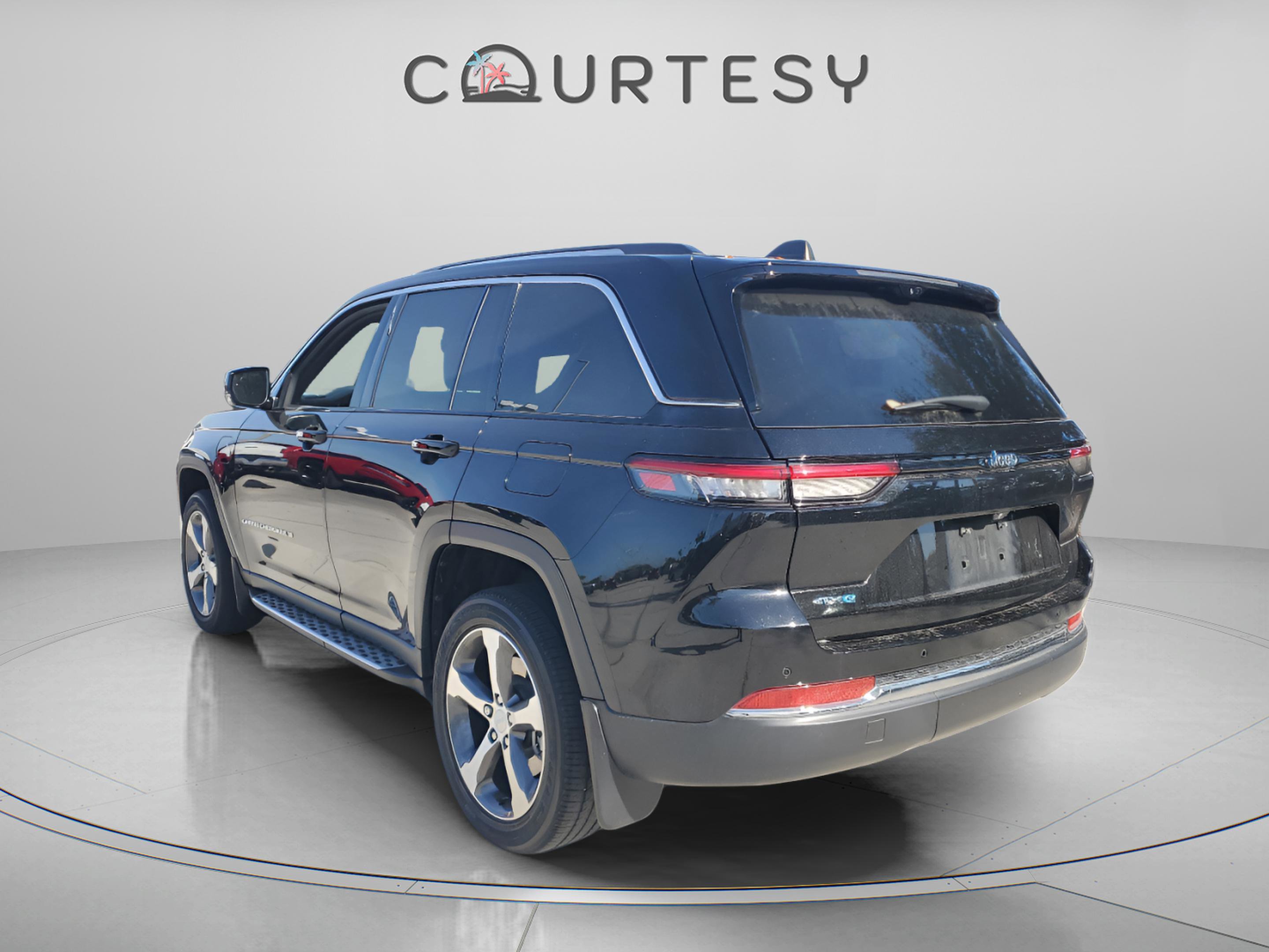 Certified 2023 Jeep Grand Cherokee 4xe w/ Luxury Tech Group II image 2