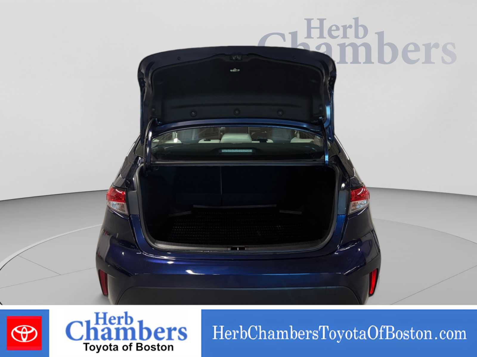 Used 2020 Toyota Corolla LE FWD image 4